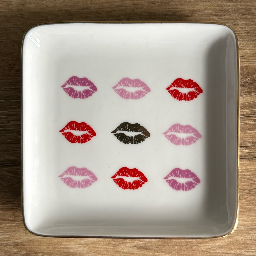 Ceramic Graphic Trinket Ring Jewelry Dish Lips Pink Red Gilded Edges 4.75” NWOT